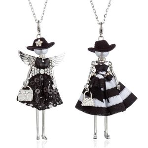 Pendant Necklaces HOCOLE Fashion Black Hat Girl Doll Crystal Wing Sequins Stripe Dress Alloy Necklace Women Accessories Jewelry