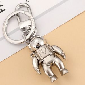 Moda elegante designer de luxo Keychain marca clássica fivela fivela astronauta pingente matte prata chaveiros para mens feminina saco pingente