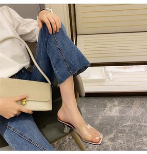 2021 Ny designer PVC Transparenta tofflor Kvinnor Perspex High Heels Summer Party Ladies Clear Band Crystal Shoes Plus Size Sjfhteryfd