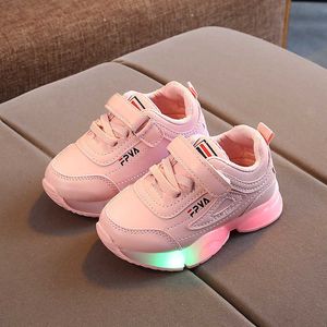 2021 Höst Nya Barns Casual Skor Bekväma Pojkar Tjejer Mode Sneakers Högkvalitativa Flatbottnade LED Lysande Solor G1025