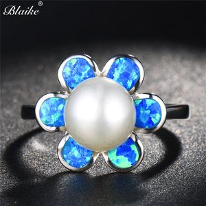 Eheringe Blaike Niedlicher 925er Sterlingsilber gefüllter blauer Blumen-Feueropal für Frauen Exquisiter weißer Perlenring Schmuck Geschenke