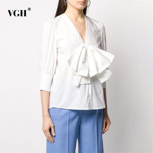 Elegant Vit Patchwork Bowknotskjorta för Kvinnor V Neck Kortärmad Koreansk Blus Kvinna Mode Kläder Stil 210531
