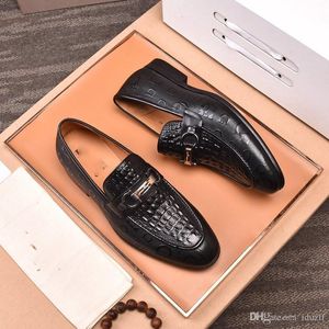 A1 novo dente-de-leão spikes shoes de couro plana strass moda homens mocassins vestido sapatos homens escorregar em diamante casual sapatos de toe apontados