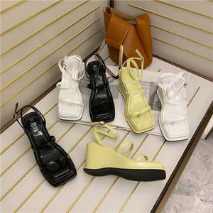All match open teen comfort schoenen voor vrouwen luxe sandalen hoge hakken klompen wig flip flops platform pak vrouwelijke beige summ y0721