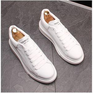 Lyx design av hög kvalitet män vita skor tjock botten plattform avslappnad par sneakers vår höst flock fest bröllop loafers h58