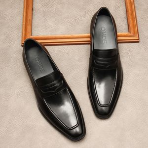男性のためのカジュアルなオックスフォードの靴のための純正の革スーツのビジネスの結婚式の靴の広場の頭の正式なイタリアのドレス靴ローパー