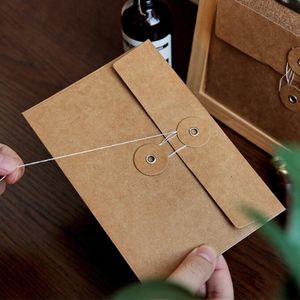 Vintage Brown Kraft Papel Envelopes com Botão String Gravata Fechar Fechar para Cartões Armazenamento de Jornal de Letra 500pcs