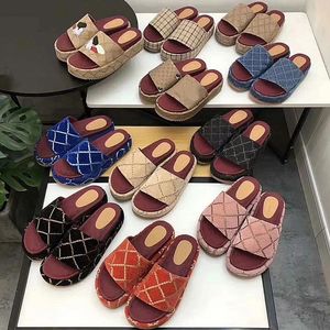 2023 Damen Designer Stickerei Sandalen Hausschuhe Mode Strand Dicker Boden Slipper Plattform Alphabet Dame Sandale Leder Flache Folien 35-42