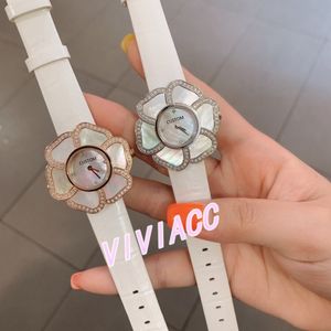 Classic Women Mor of Pearl Flower Petals Klockor Kvinna Sky Star Läder Klocka CZ Crystal Diamond Quartz Glitter Watch 38mm