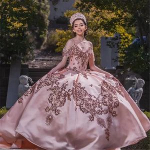 2021 Платья Quinceanera Blush Blush Pink Off Beed Rose Розовые блестящие кружевные аппликации Sequins Outkirts Отъемный поезд Сладкая 16 вечеринка Платья вечеринки Вечерние платья