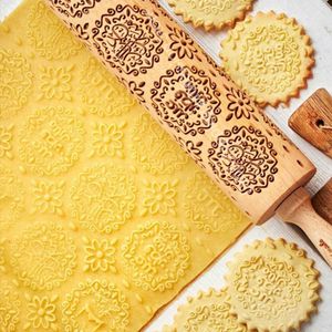 Wooden Embossed Rolling Pin Engraved Embossing Rolling Pin with Christmas Snowflake Flower Pattern for Baking Fondant Cookies 211008