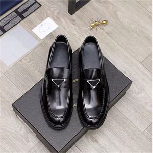 2022 Men Triple Black Brushed Leather Loafers Dress Shoes Red Bottom Oxfords Bridegroom Boat Sneakers Mens Business Wedding Party Casual Flat Soles Sneaker EU40-44