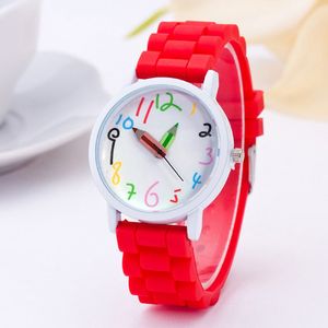 Classic Mens Quartz Watch 40mm Stainless Steel Wristband Womens Watches Fashion Wristwatches Digital Wristwatch Montre de luxe girl Gifts