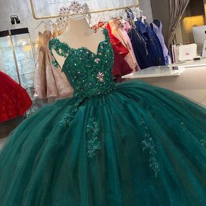 2021 Vintage Dark Green Ball Gown Quinceanera Abiti in pizzo Appliques Perline di cristallo Sweet 16 Dress For 15 Years Prom Party Pageant Gowns Spalline personalizzate