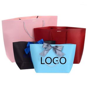 Переработанные Логотипы оптовых-Подарочная упаковка на заказ напечатанный логотип розовый бумажный пакет перерабатываемый пакет для картбердов белая картонная сумка шт
