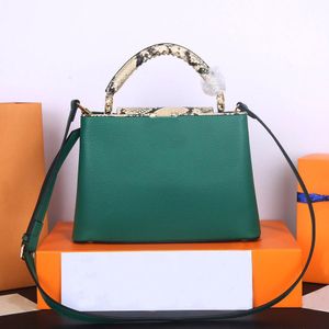 Kontorsväskor för kvinnor axelpåsar toppläder material v låsdekoration designer handväska högkvalitativ brittisk och amerikansk stil väska designerbag