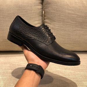 2022 Moda Marka Lüks Hakiki Deri Ayakkabı Erkekler Yuvarlak Burun Brogue Elbise Ayakkabı Siyah Dantel up Akıllı Rahat TB Oxford Ayakkabı Erkek