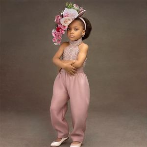 Güzel Tulum Çiçek Kız Elbise Halter Dantel Aplikler Kolsuz Custom Made Doğum Günü Abileri Ayak Bileği Uzunluğu Pageant İlk Communion Elbiseler
