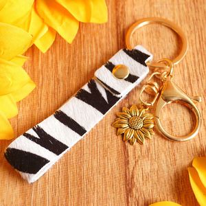 1pcs Flower Pendant Leopard Pattern Band Keychain Lanyard For Women Leather Ribbon Key Chain Key Ring Jewelry Accessories G1019