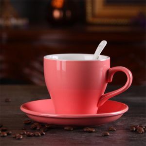 Muggar 200 ml kreativa europeiska keramiska kaffekopparskedsked set latte cappuccino mjölk mugg hem café tecup kafé