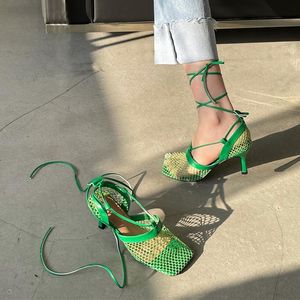 Sexiga klackar 2021 Square Toe Mesh Ladies Pumps White Strapper Designer Shoes Green High Hakken Schoenen Vrouw Dress