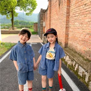 Sommar koreanska stil unisex denim kläder sätter barn tunna bomull cool kortärmad tröja och shorts 2pcs 210615