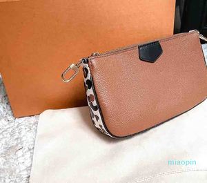 Luxurys Kvinnor Handväskor Mode Leopard Skriv ut Kudde Bag Designers Lady Totes Högkvalitativa Färg Matchande Shopping Väskor