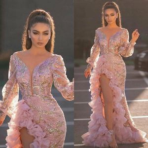 2021 Pink Evening Dresses with Gold Sequins Applique Ruffles Side Slit Sexy Deeep V Neck Long Poet Sleeves Sweep Train Custom Made Plus Size Prom Party Gown vestidos