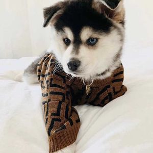 2021 зимняя собака одежда f кот жилет маленький свитер люкс дизайнеры дизайнеров домашних животных рубашка для щенка хлопок вязать кардиган d21101211z