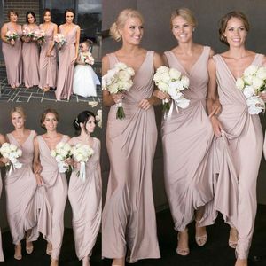 2021 Vintage Blush Pink Abiti da damigella d'onore lunghi Scollo a V Beach Wedding Guest Abito da damigella d'onore Vestido de invitado sexy
