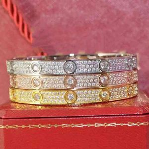 925 Bracciale in argento sterling Diamante pieno Micro intarsio Marchio di lusso Fascino di alta qualità Moda Coppie Stile Regalo di anniversario della signora