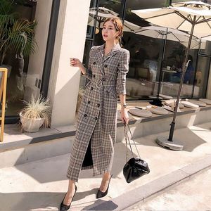 Winter Runway Designer Kvinnor Vintage Notched Collar Wrap Grå Plaid Maxi Coat Dubbelbröst Lång Trench Coat Outwear 210514