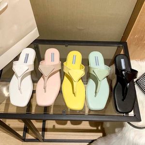 Sneaker slipper plush Ladies flip flops have magnificent appearance a variety of colors are available classic black and white are worth having EU35-EU41