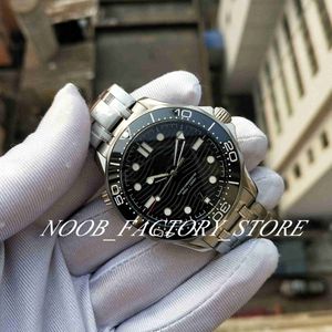 슈퍼 공장 판매 남성용 시계 단방향 회전 베젤 블랙 다이얼 300m 다이빙 발광 42mmstainless 스틸 스트랩 Cal. 8800 자동 이동 007 손목 시계