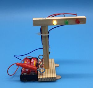 DIY Traffic Light Experimental School School Electrical Science Zabawki eksperymentalne Technologia małych producentów Dostawa