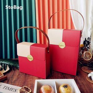 StoBag 5pcs/lot Handle Paper Box Specially Handmade Egg Yolk Crisp Cookies Packaging Bag Shape Event Gift Favor With Tray 210602