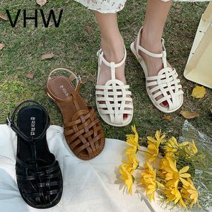 Frauen Wohnungen Sandalen 2021 Sommer Casual Kreuz Weben Geschlossene Runde Kappe Leder Schuhe Vintage Mode Braun Weibliche Y0721