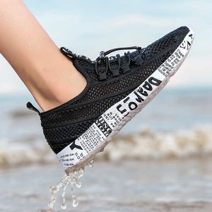 Mens Womens Beach Sandals Hollow Clogs Garden Sneakers Upstream Aqua Water Sport Shoes Tennis Boys Girls Lovers Boating Surfing Y0714