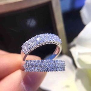 Micro Pave Tre Rows Zircon Women Finger Ring Exquisite Sparkling Cz Kvinnlig Bröllop Ring Smycken