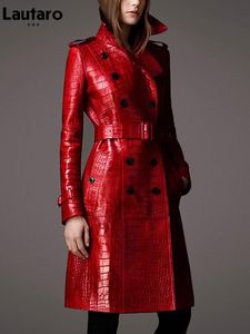Couro feminino falso lautaro outono longo vermelho crocodilo impressão trench coat para mulher cinto duplo breasted elegante estilo britânico moda