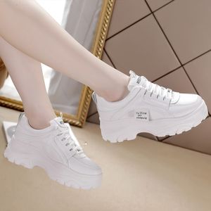 Bieganie Buty męskie Kobiety Klasyczne Trenerzy Profesjonalne Jogging Sport Outdoor Walking Sneakers Wędrówki Najwyższej jakości