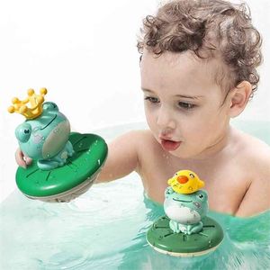 Baby badleksaker elektrisk spray vatten flytande rotation groda sprinkler dusch spel för barn barn gåvor simma badrum 210712