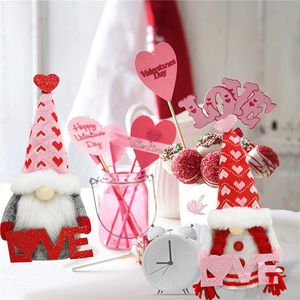 Decorazioni natalizie Lavoro a maglia Amore Gnomo senza volto Ornamento per bambole San Valentino Bicchiere di peluche Decorazioni per la tavola per la casa Regali per bambini