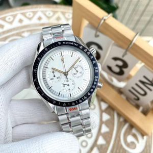 Lüks Erkek Saatler 42mm Klasik Kılıf Boyutu Ithal VK Chronograph Hareketi Paslanmaz Çelik Kayış Aydınlık Su Geçirmez