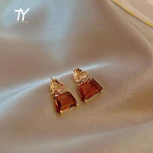 Avancerad Geometrisk Tawny Crystal Square Gold Örhängen för Kvinna Koreansk Fashion Smycken Goth Party Luxury Girl's Cute Oarring