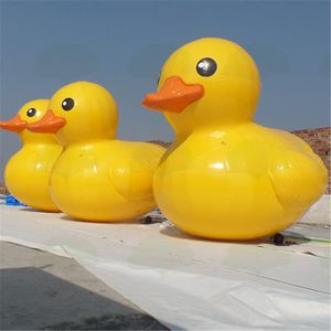 Açık hava oyunları özelleştirilmiş hayvan büyük şişme sarı ördek hava geçirmez dayanıklı dev ördekler üfleyici/pompalar satılık