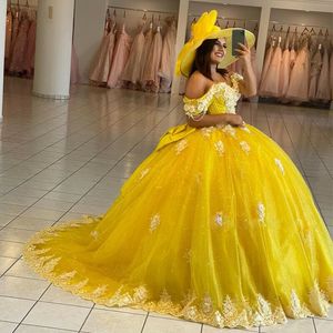 Amarelo Quinceanera Vestidos de Lace de ombro para cima Vestido de bola traseira Apliques de trem de varredura de esferas Mindedas