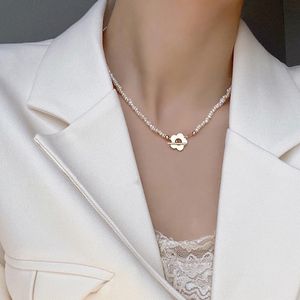 2021 Ny Pearl Choker Halsband Kvinnor Koreansk stil Naturlig Pearl Pendant Halsband Mode Smycken Krage