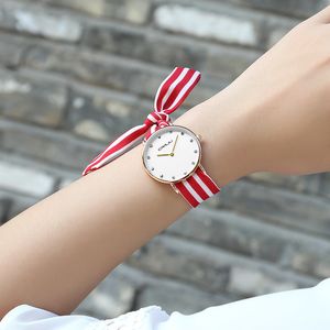 CrRju Unikalne Panie Kwiat Tkaniny Wristwatch Moda Kobiety Dress Watch Wysokiej Jakości Tkaniny Zegarek Słodkie Dziewczyny Bransoletka Zegarek 210517