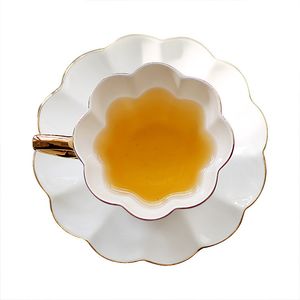 Nordic Bianco Tazza di caffè Set in ceramica Gold Gold Rim Flower Tè Tazzini Eco Friendly Romantico Kubek Drewniany Cucina Dining Bar EF50CS